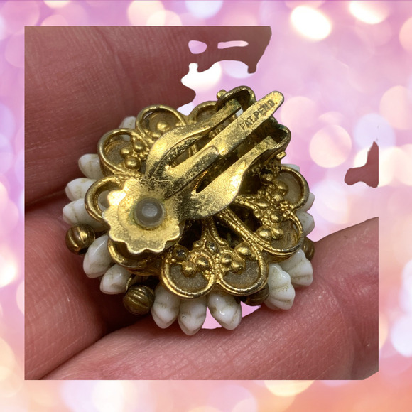 Vintage 1960's White Beaded Clip On Cluster Earrings Rhinestones Runway Couture - Picture 3 of 6